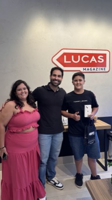 Cliente retirando o aparelho na Lucas Magazine Tech em Inhumas