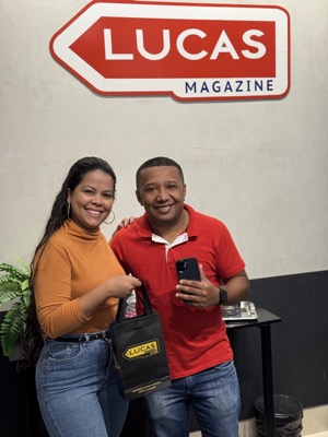 Cliente retirando o aparelho na Lucas Magazine Tech em Inhumas